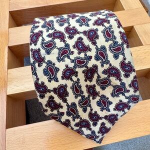 Neil Martin Vintage 100% Italian Men’s Silk Neck Tie Cream Paisley Made In USA
